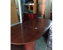 Bàn họp chân gắp